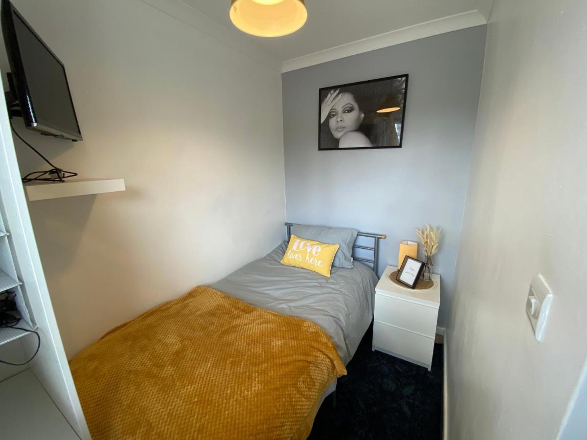 Host & Stay - Cotman Close มิลตันคีนส์ ภายนอก รูปภาพ